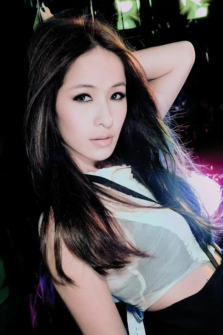 p>萧亚轩(elva hsiao),1979年8月24日出生于台湾省桃园市,中国台湾