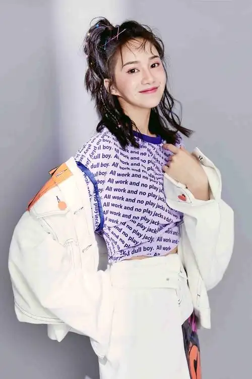 付梦妮元气写真甜美上线 激活初秋好心"晴"