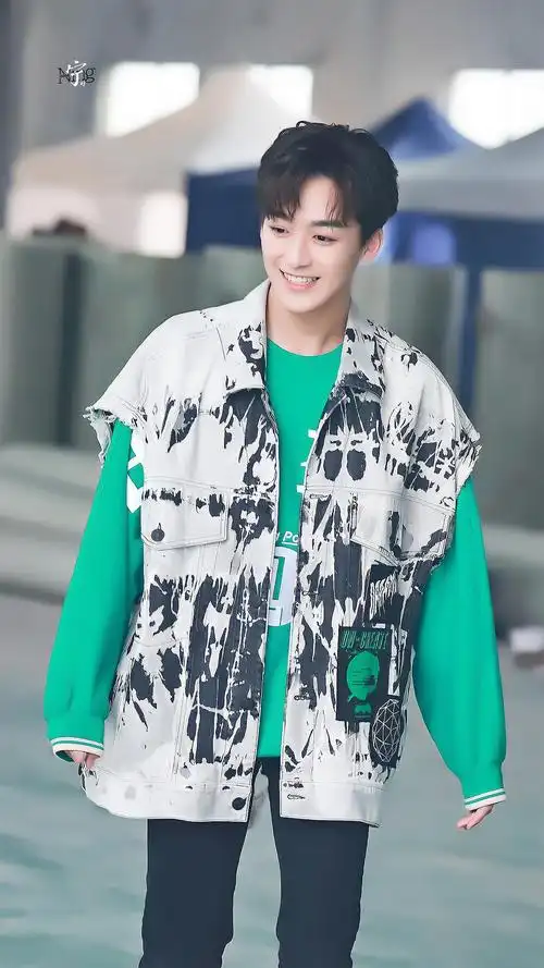 何洛洛粉丝进来看心的转换上下班图