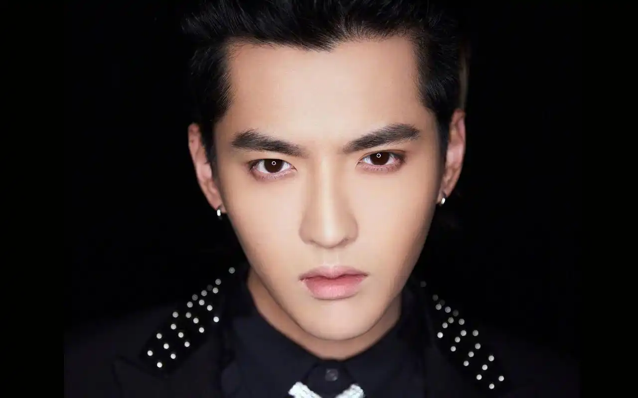 我想和你唱:吴亦凡化身宠女狂魔,与小女孩手牵手好有爱!