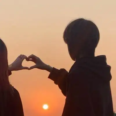 qq情头一对两张唯美 高清好看的情头一对两张唯美真人图片_情侣头像