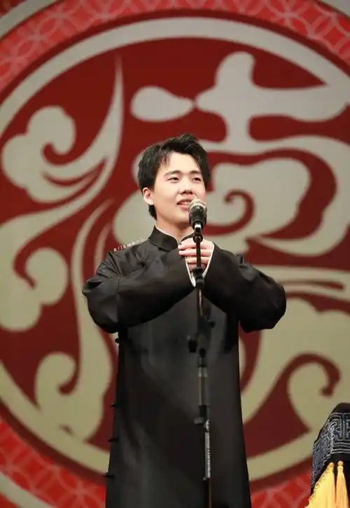 4岁被亲妈分手,从小被亲爹后妈打压的郭麒麟,才是人间清醒