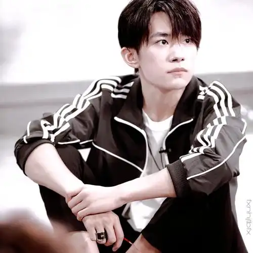 易烊千玺 这就是街舞 头像