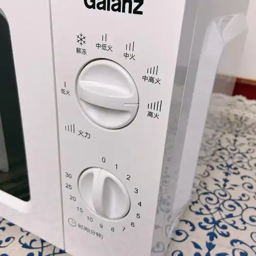 之前都是使用燃气灶,感觉也挺麻烦,于是就买了这款格兰仕微波炉!