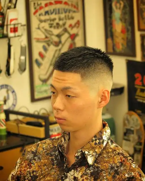 夏季男发别只会"两侧铲光",这几款也很帅,还讨女孩子喜欢_发型