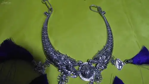 少数民族(苗银)项圈一个重195克,带手工绣花(满200全国包邮)