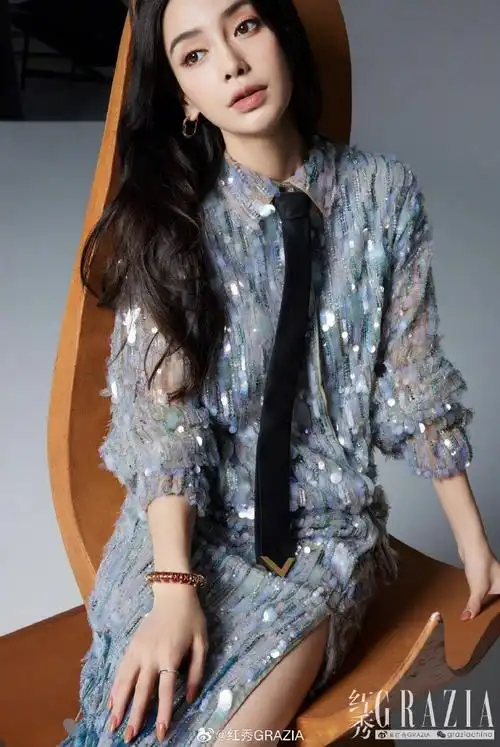 angelababy杨颖|《红秀grazia》angelababy身穿valentino2023秋冬成衣