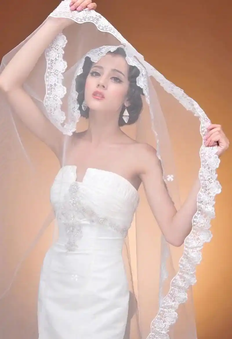 迪丽热巴当模特时拍的平面婚纱照