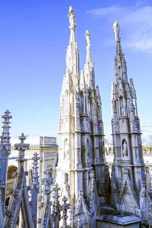 原创欧洲中世纪最大的教堂,世界上最大哥特式建筑,拿破仑曾在这加冕