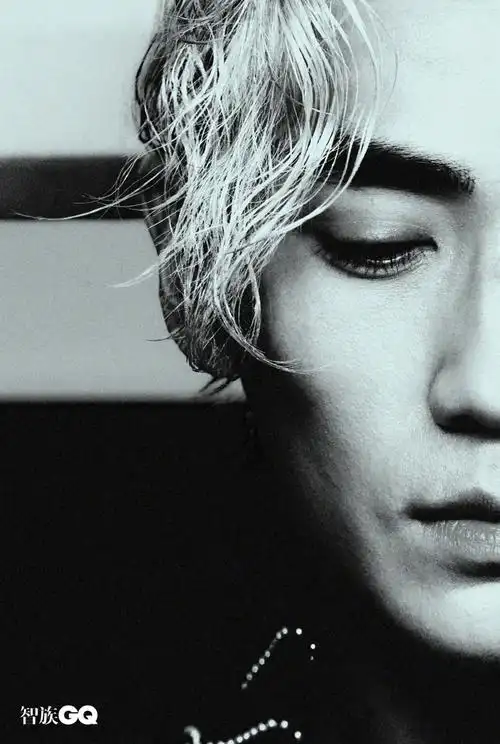 朱一龙超话@朱一龙登杂志三月刊封面写真曝光.全新风格来袭!