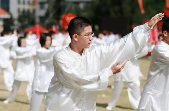 学练太极,一般人学姿势,聪明人这样学