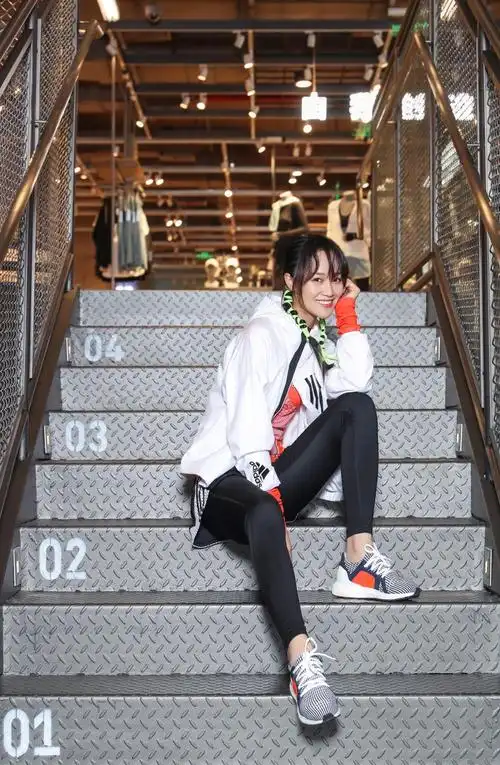 蓝盈莹运动风很好看,你准备好一起健身了吗?