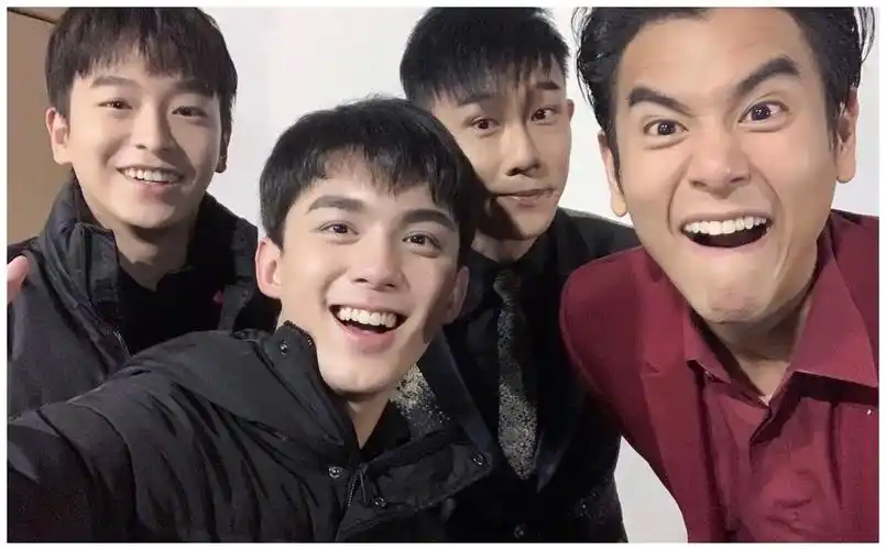 吴磊春晚出状况吓得满头冒汗,与彭于晏同框现"迷弟眼"