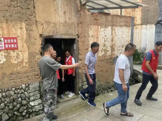 松阳县玉岩镇开展防汛防台演练构筑山区群众安全防火墙