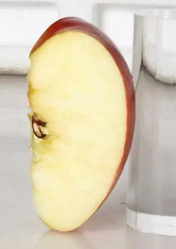 室内,特写,白天,白色背景,正面,水,餐桌,桌子,苹果,杯子,水果,切开