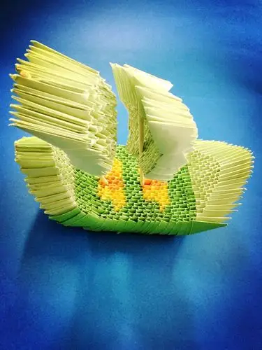 筑起大梦想"班本课程之栾川县第四实验小学三一班立体折纸作品赏析