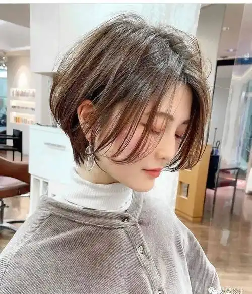 小圆脸短发