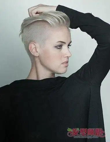 女士个性两边推掉发型 头发到多长怎么个性