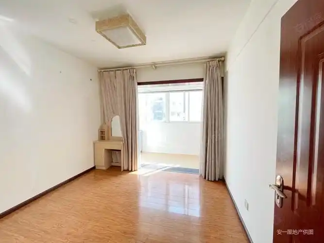 电梯小高层怡芳苑二期南向房中间楼层免装修看房方便