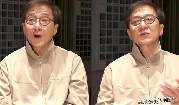 成龙一家罕见的旧合照,成龙一脸老态,70岁林凤娇清丽优雅似姐姐