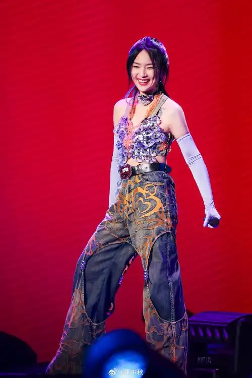 #周笔畅女大十八变巡回演唱会#