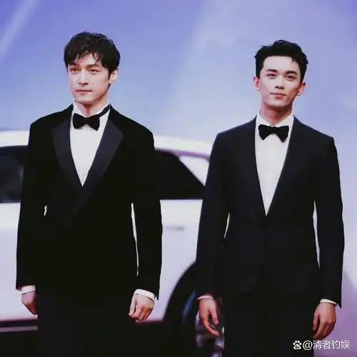 不虚此行剧组来搞笑的!胡歌吴磊拥抱齐溪表情成亮点,他咖位骤降