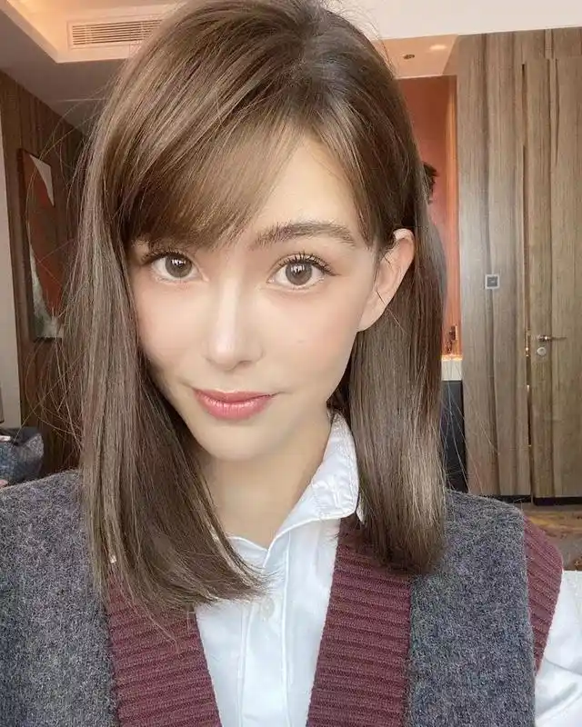 原创昆凌近照颜值创新高一头短发判若两人不敢认天王嫂秒变萌妹子