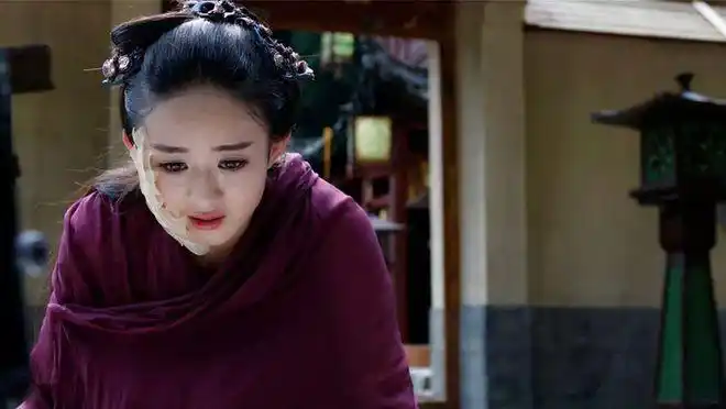 赵丽颖在《花千骨》也有超多哭戏,她是公认哭得很有张力的演员,当中最