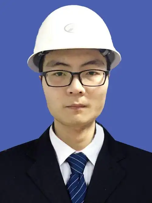 求大神把这张照片p成一寸蓝底正装照,在线等,越自然越好