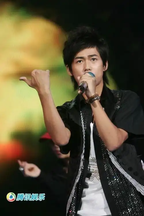 在上周末湖南卫视《快乐男声》11进9的比赛中,西安唱区的苏醒和成都唱