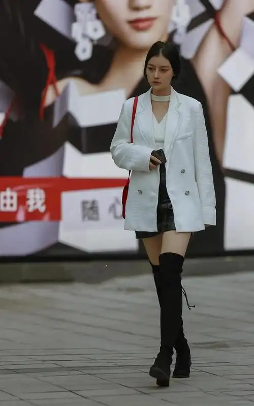 看街拍学穿搭8组麂皮绒过膝靴穿搭示范显高又显瘦