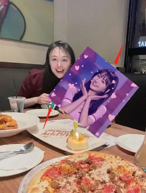 郑爽儿女庆生照曝光鼻梁错位状态差穿万元靴出席活动被指虚伪