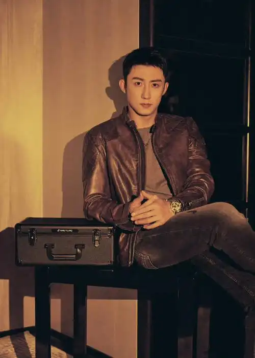 #轮到黄景瑜美拉德穿搭了##黄景瑜轻熟风好帅#