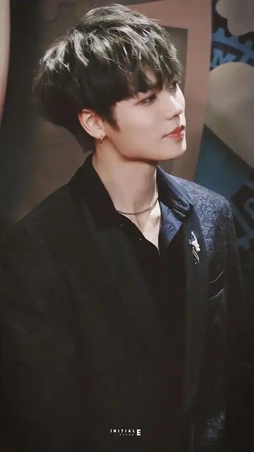 林彦俊"咪咕音乐盛典"红毯饭拍图～天气寒冷依旧不减帅气的制霸少年