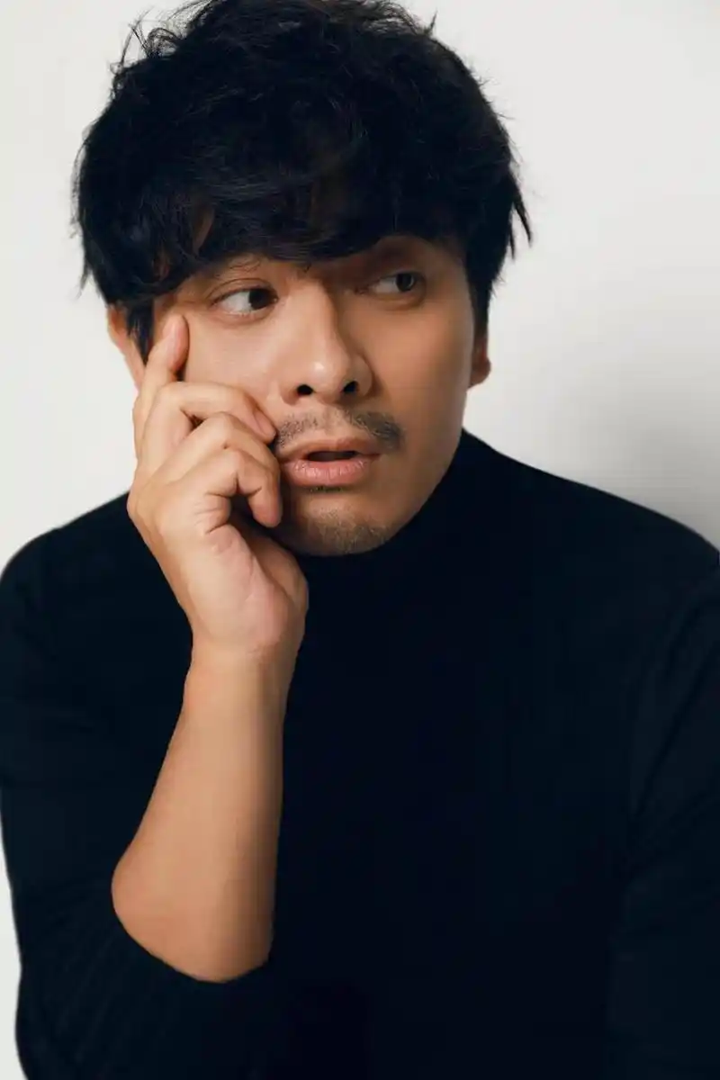 陈龙黑色针织秋装写真曝光