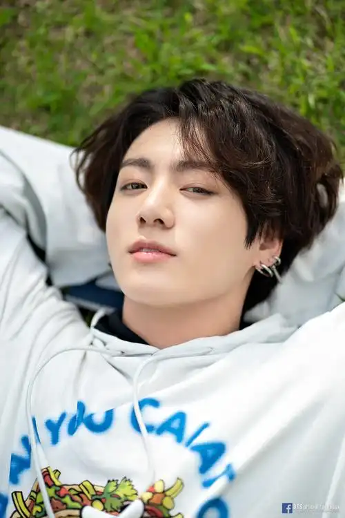 【防弹少年团/田柾国】惊!人气男团成员爆恋爱!