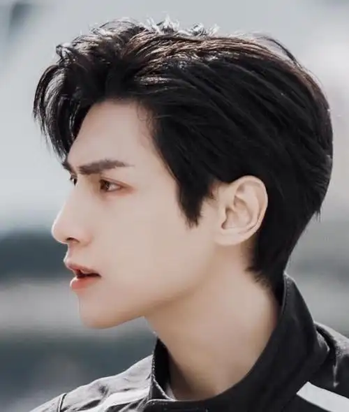 《半是蜜糖半是伤》里,感觉白鹿的脸都比他大但是古装就能凸显罗云熙