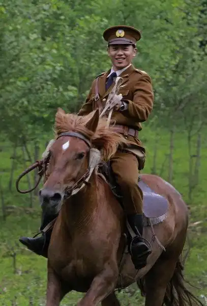 《远去的飞鹰》获好评 朱亚文硬汉形象受认可