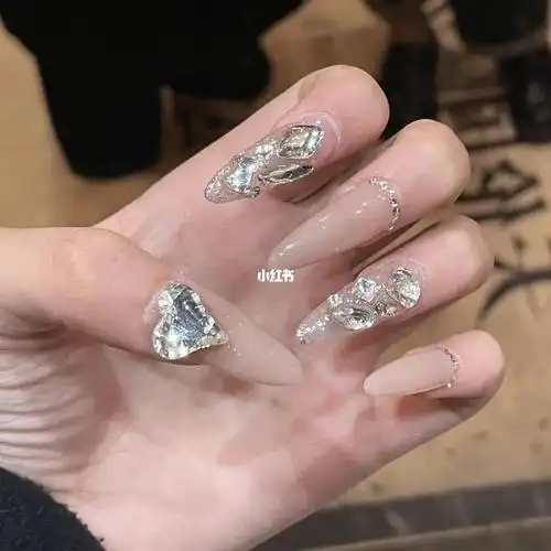 尖形美甲真的好显手长啊