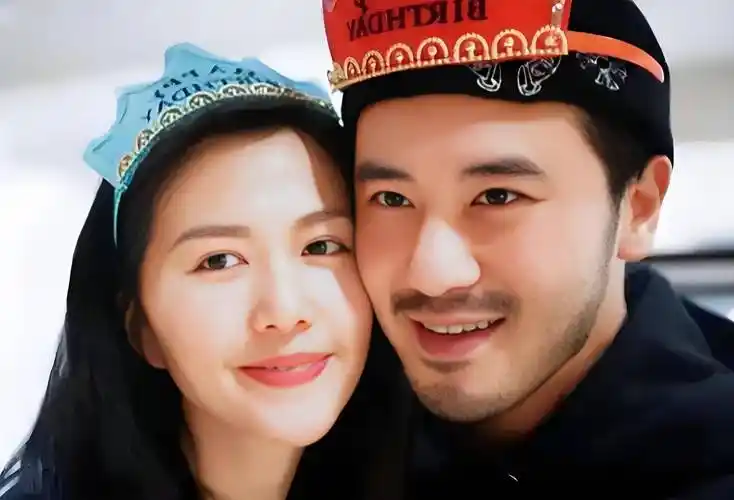 原来是他娶了谭维维!被誉为"不老男神",曾在海拔5600米上求婚