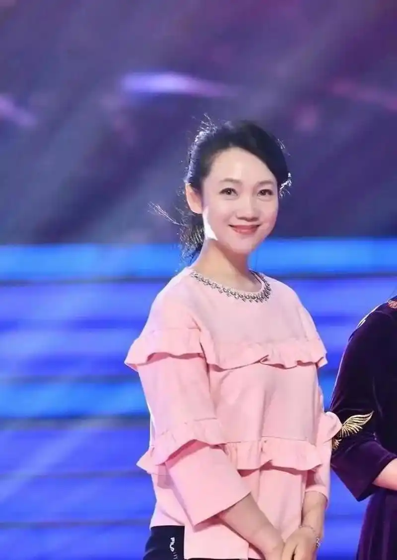 央视美女主持人周群,获奖经历.这个女人不简单,获奖无数!