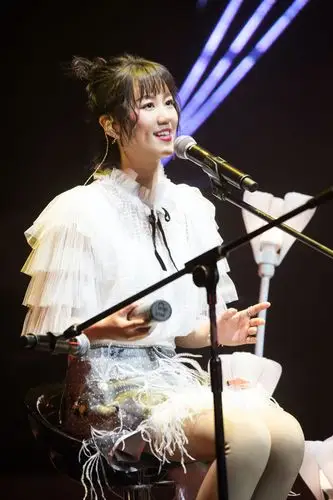 谢春花"花乐时"演唱会大玩改编 即兴哼唱俏皮可爱