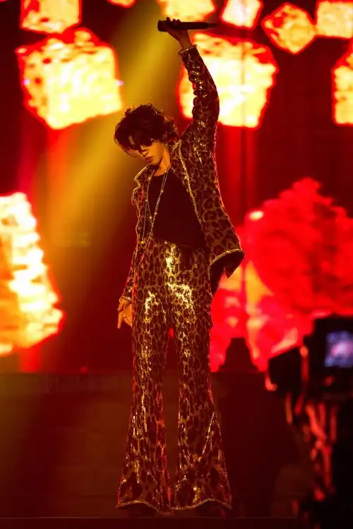 蔡徐坤吉隆坡演唱会开唱##蔡徐坤工作室时隔三个月再营业