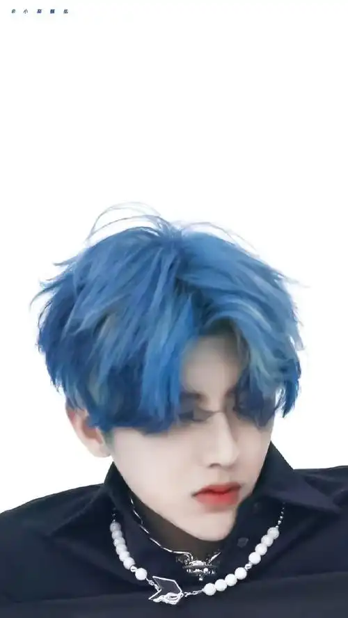 蔡徐坤蓝发##蔡徐坤elle3月刊