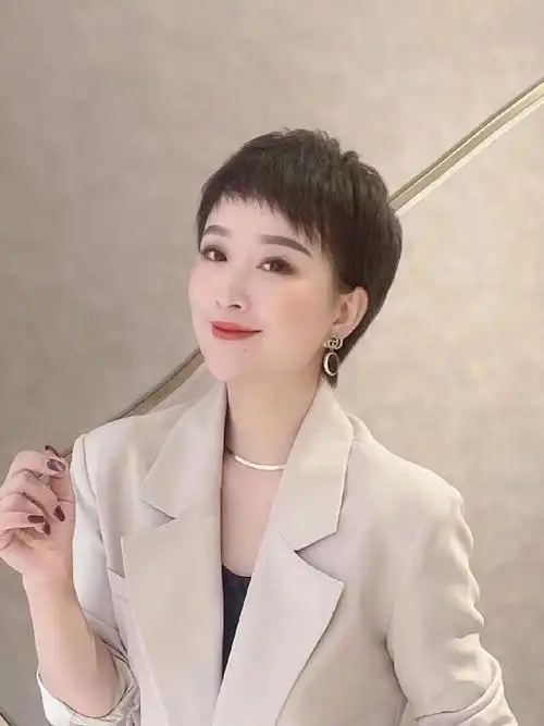 俏皮又个性的清爽短发圆脸国字脸也显脸小短