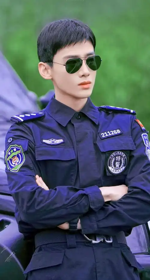 白敬亭/这一身装扮也太帅了吧#你是我的城池营垒#_腾讯新闻