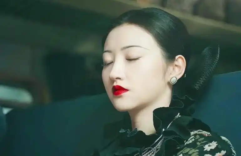 明星穿搭司藤火了盘点剧中景甜绝美珠宝首饰造型