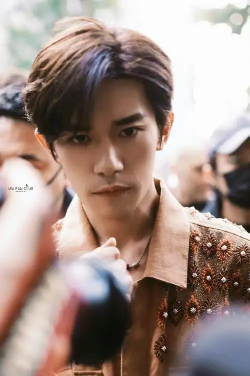 易烊千玺二三逢时戢鳞风起##和千玺说早安