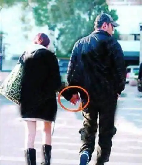 黄维德谈伊能静泪流满面 牵手门后黄维德事业尽毁_哈林_形象_因为