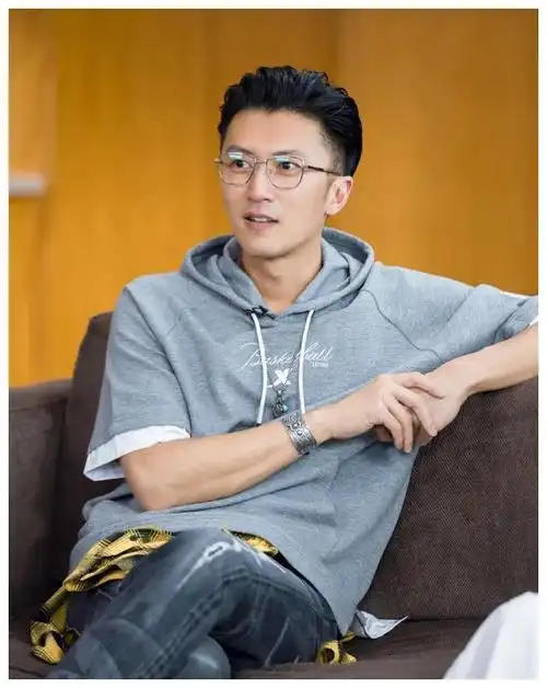 40岁谢霆锋留的这4款发型,一般人驾驭不了,你有剪同款吗?